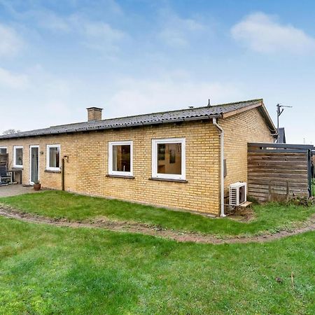 Beautiful Home In Nakskov With Kitchen Exterior foto